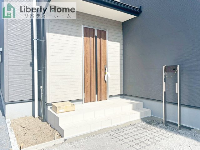 小美玉市羽鳥13期　新築戸建　4号棟のエントランス