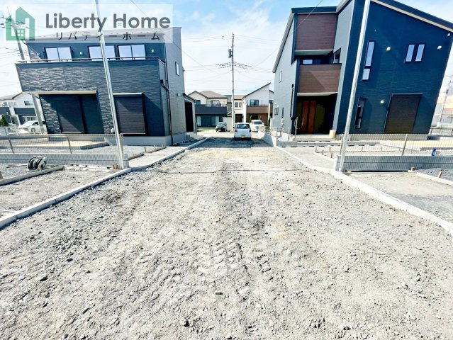 小美玉市羽鳥13期　新築戸建　4号棟の前面道路含む現地写真