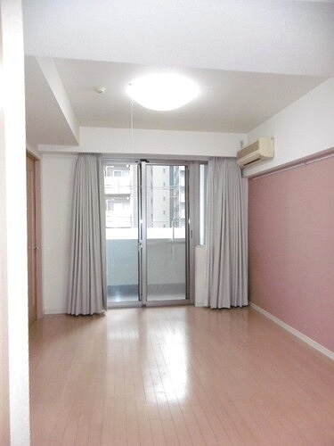 ライオンズタワー五反田の居間・リビング|リビングダイニングキッチン約10.4畳　別角度　内装前