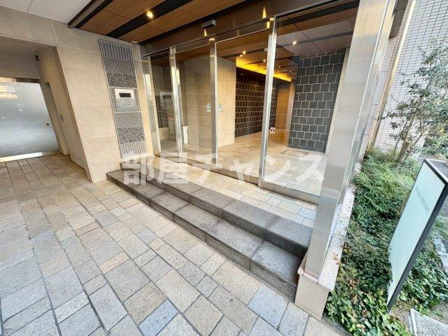 プランドール那古野のエントランス