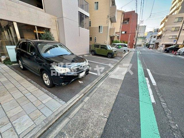 プランドール那古野の駐車場