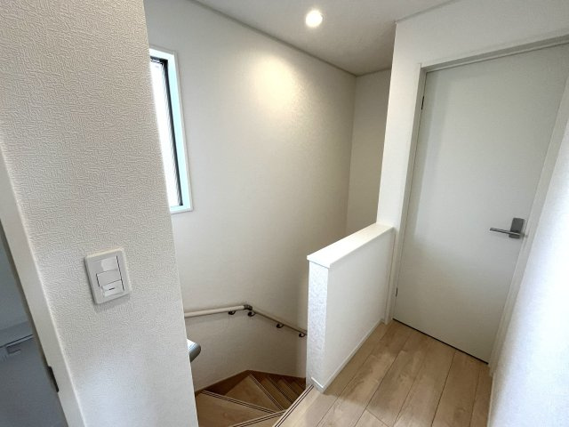 【その他】 | 仲介手数料無料！赤崎小学校に通える新築戸建　山陽小野田市赤崎２丁目　第２－３号棟　クレイドルガーデン　アーネストワン | 階段には手すりも付いて安心ですね。