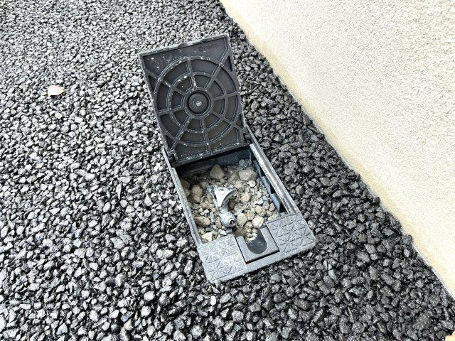 【駐車場】 | 仲介手数料無料！赤崎小学校に通える新築戸建　山陽小野田市赤崎２丁目　第２－３号棟　クレイドルガーデン　アーネストワン | 駐車場には散水栓も付いています。