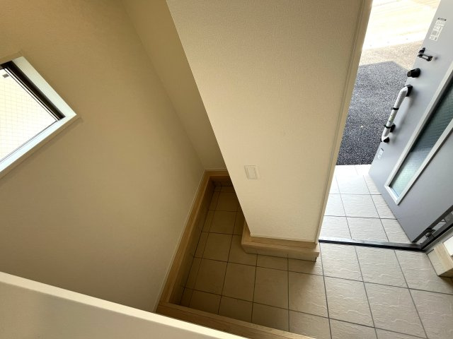 【玄関】 | 仲介手数料無料！赤崎小学校に通える新築戸建　山陽小野田市赤崎２丁目　第２－３号棟　クレイドルガーデン　アーネストワン | 玄関にはあってうれしいシュークロークも