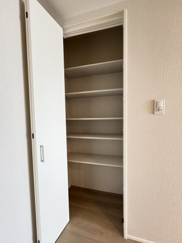 グリナージュ　リリアの収納|キッチン回りに収納があると小物の収納に便利♪
