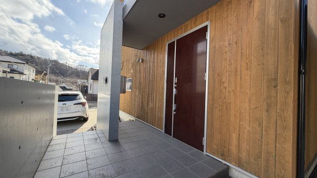 仙台市青葉区錦ケ丘３丁目　戸建の玄関