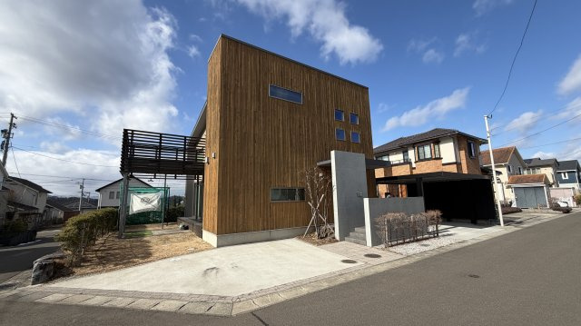 仙台市青葉区錦ケ丘３丁目　戸建の前面道路含む現地写真