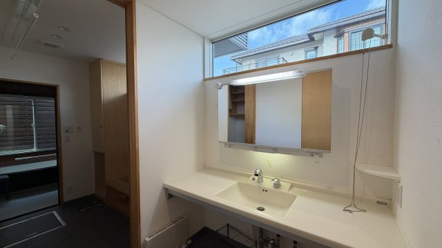 仙台市青葉区錦ケ丘３丁目　戸建の独立洗面台