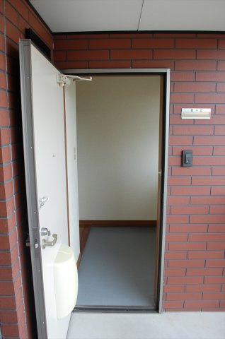 コーポラスいちぶの玄関