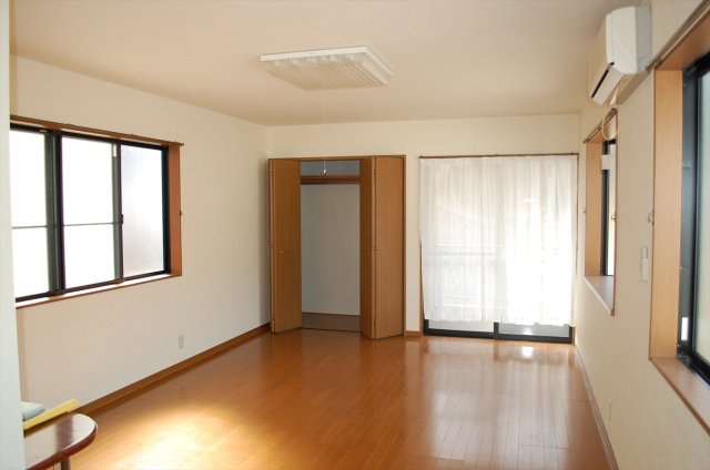 コーポラスいちぶの居間・リビング