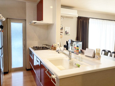 【キッチン】 | 小樽市幸３丁目 一戸建 | 開放的なオープンキッチンでリビングの様子も確認しやすいです♪