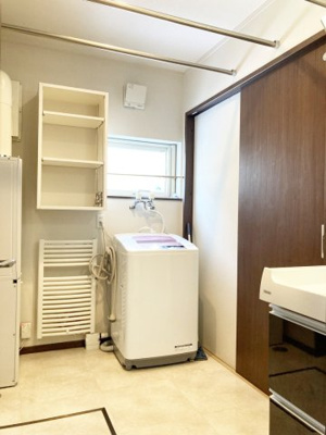 【脱衣所】 | 小樽市幸３丁目 一戸建 | 回遊動線の広々ユーティリティ♪