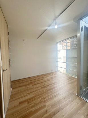 南青山4丁目戸建の居間・リビング