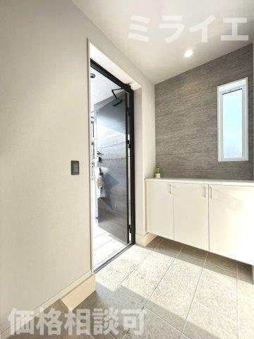 【新築戸建】札幌市東区北19条東10丁目5棟の玄関