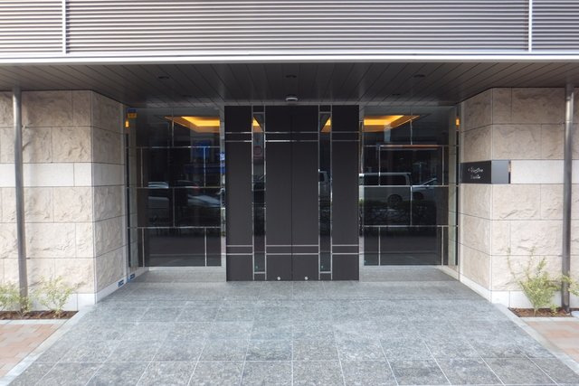 ライジングプレイス亀戸のエントランス