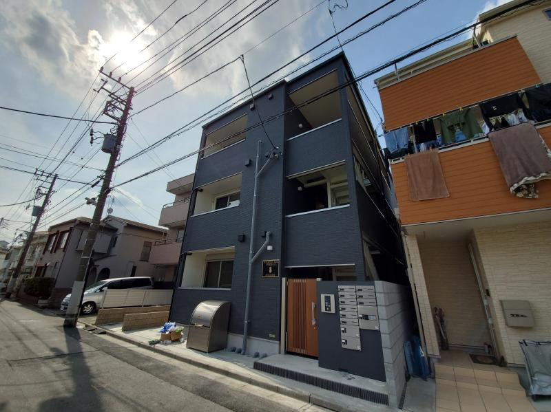 PINEAPPLE HILL西新井の外観