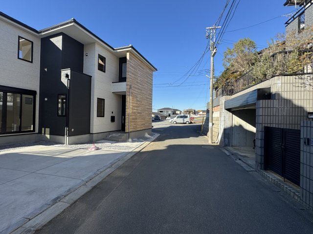 柏市宿連寺新築戸建【富勢西小学校：8分】の前面道路含む現地写真|北側前面道路
