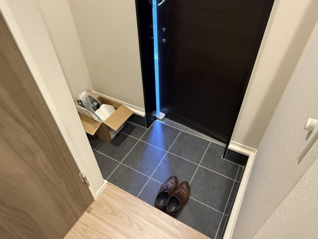 Ａｉｎａ中野の玄関