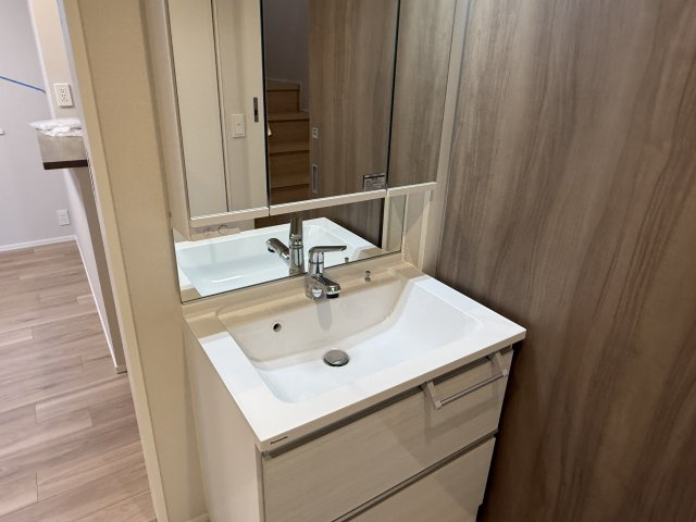 Ａｉｎａ中野の洗面所