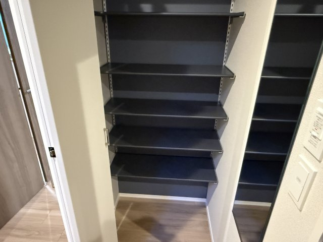 Ａｉｎａ中野の玄関