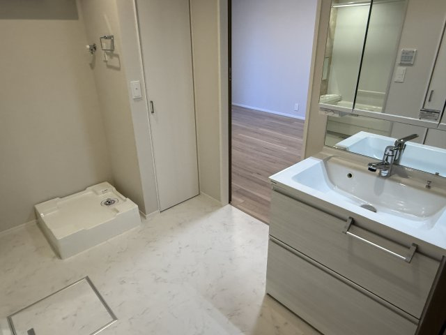 Ａｉｎａ中野の洗面所