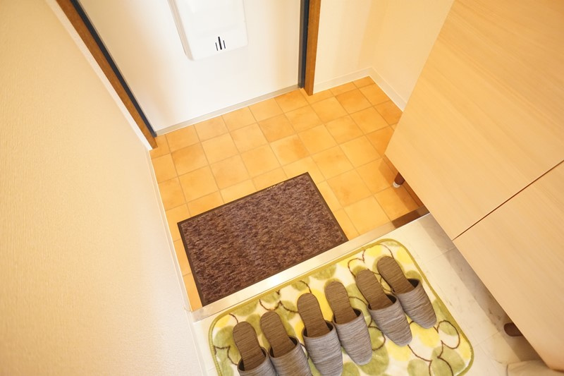 メゾンパレス新大宮の玄関