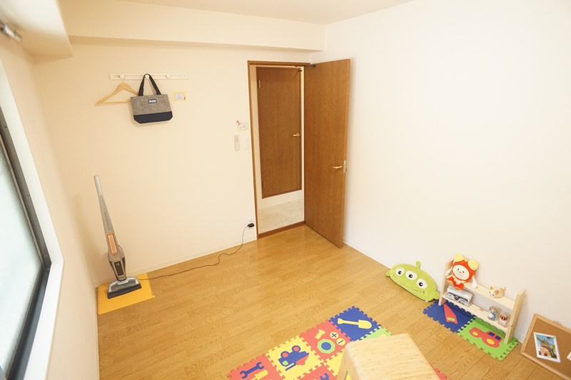 メゾンパレス新大宮の玄関