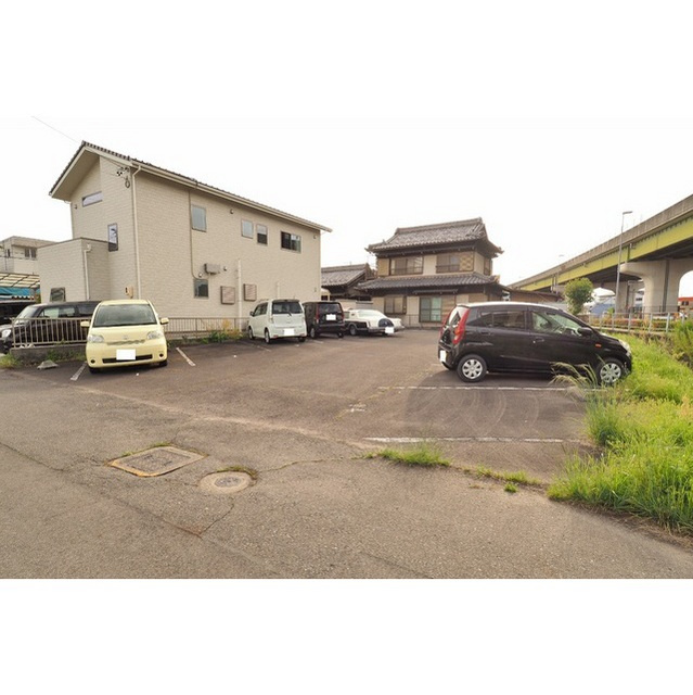 岐阜市東中島１丁目の駐車場の外観