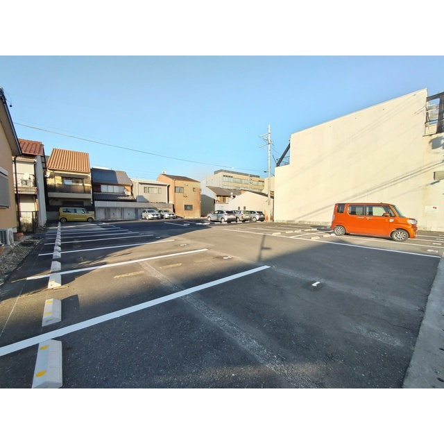 岐阜市鶴舞町１丁目の駐車場