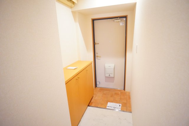 グレースコート恋の窪の玄関