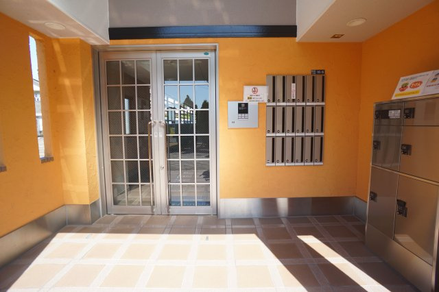 グレースコート恋の窪のエントランス