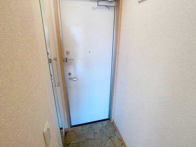 フィオーレ三条の玄関