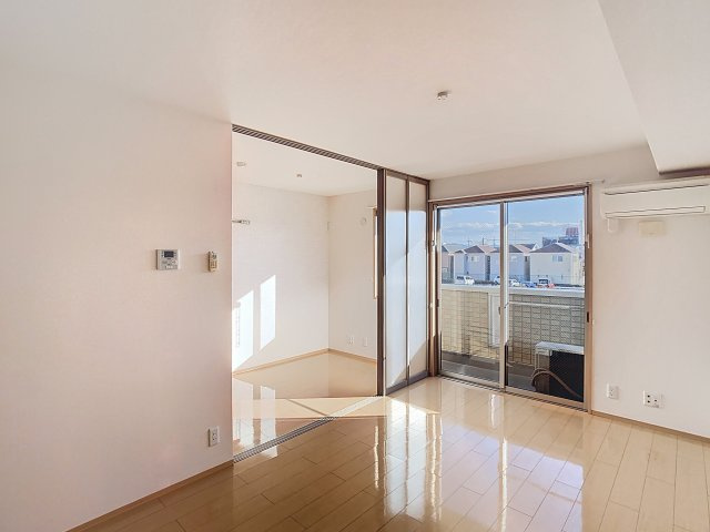 フィオーレ三条の居間・リビング