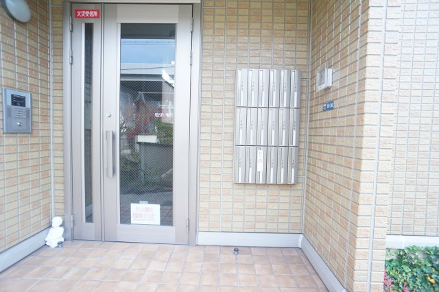 フィオーレ三条のエントランス