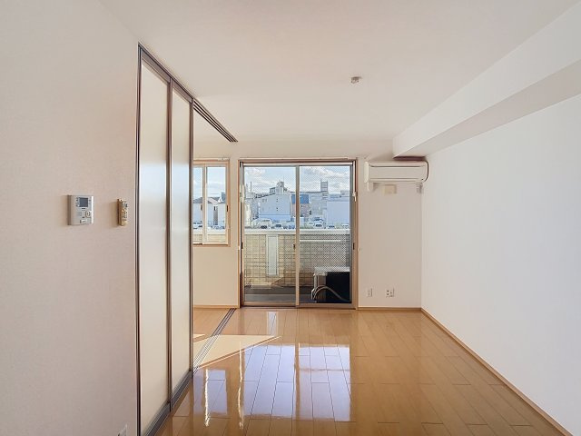 フィオーレ三条の居間・リビング