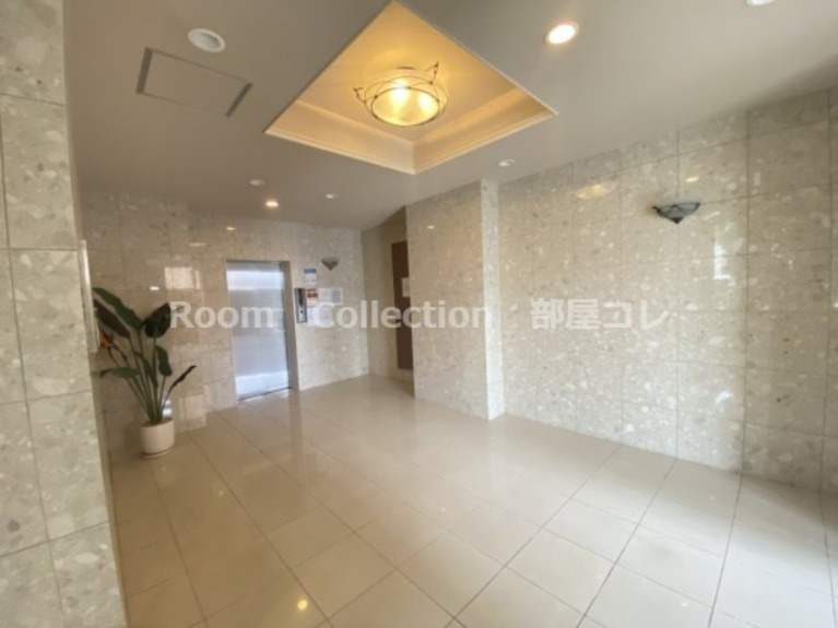 高畑レジデンスのエントランス