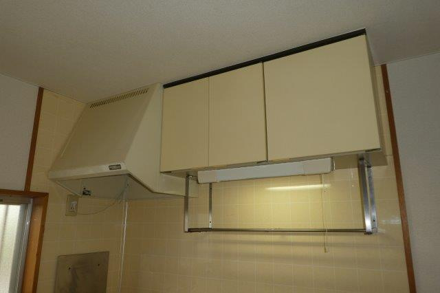 エルディムシャルマンＣのキッチン|キッチン上収納