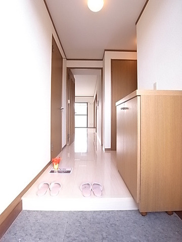 リージェント前原の玄関