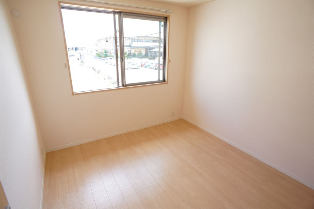 グリーンメゾン菰川Ａ棟の居間・リビング