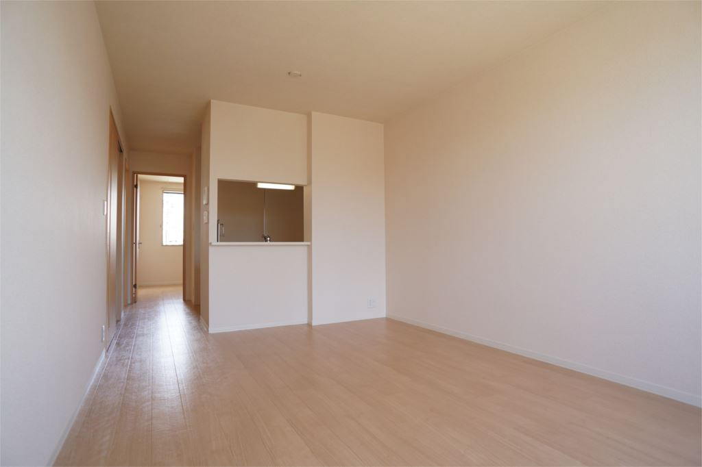 グリーンメゾン菰川Ａ棟の居間・リビング