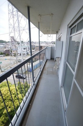 朝霞田島団地1号棟のバルコニー