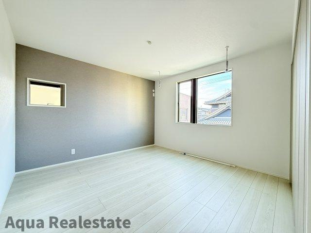 オール電化デザイナーズハウス丸亀市土器町西建売③の寝室|寝室にもご利用いただける居室スペースです。