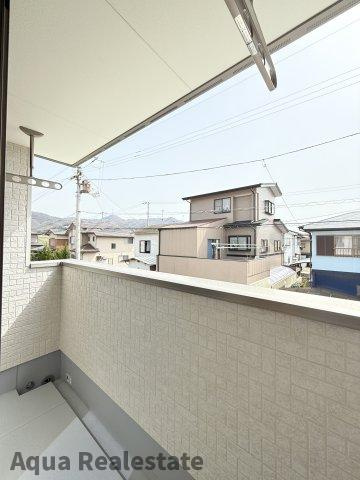 オール電化デザイナーズハウス高松市林町建売④のバルコニー|お洗濯ものを気持ちよく太陽の光で干せるのが嬉しいですね。