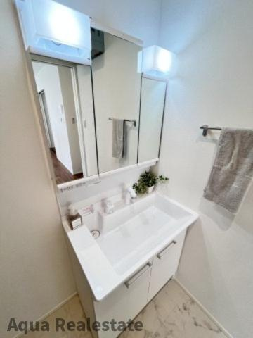 オール電化デザイナーズハウス高松市林町建売⑤の独立洗面台|独立洗面台で身支度をすべて済ませてしまいましょう