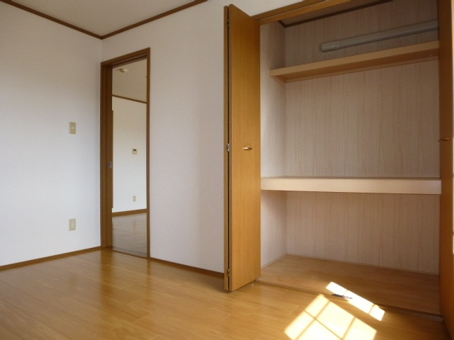 メゾンドソレイユBの収納|洋室