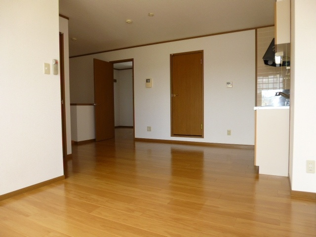 メゾンドソレイユBの居間・リビング