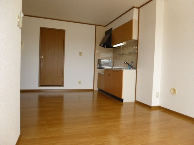 メゾンドソレイユBの居間・リビング