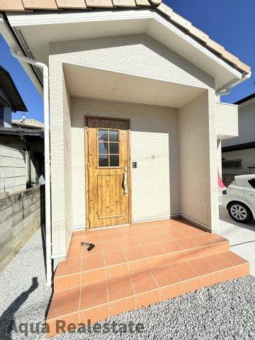 高松市高松町の新築一戸建のエントランス