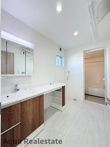 高松市高松町の新築一戸建の独立洗面台|独立洗面台です