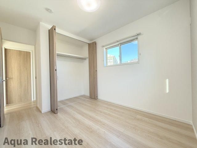 高松市高松町の新築一戸建の寝室|落ち着いて過ごせるお部屋なので、寝室にいかがでしょうか